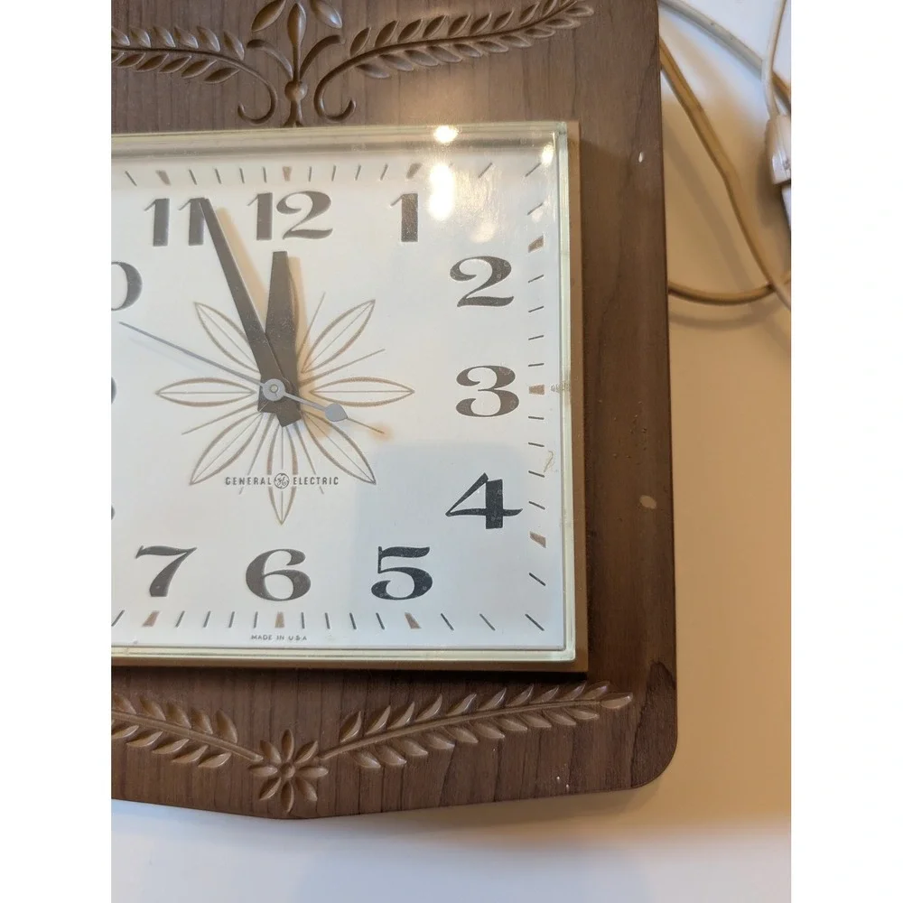 General Electric Wall Clock Brown 2146 Cutting Board MCM Faux Wood Grain
